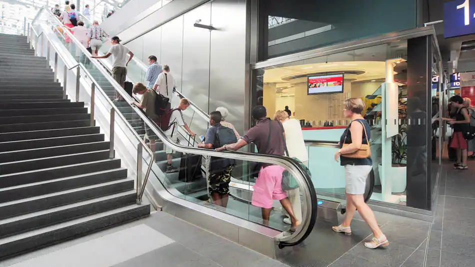 Difference Between Elevator and Escalator